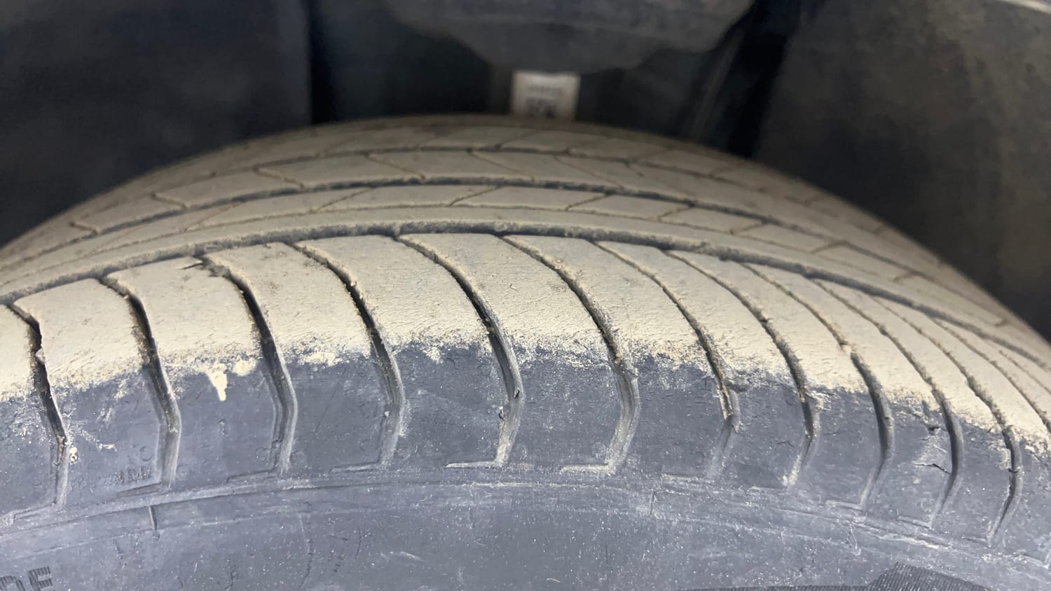Used 2025 Volkswagen Taigun Topline 1.0 TSI AT Petrol Automatic tyres LEFT FRONT TYRE TREAD VIEW