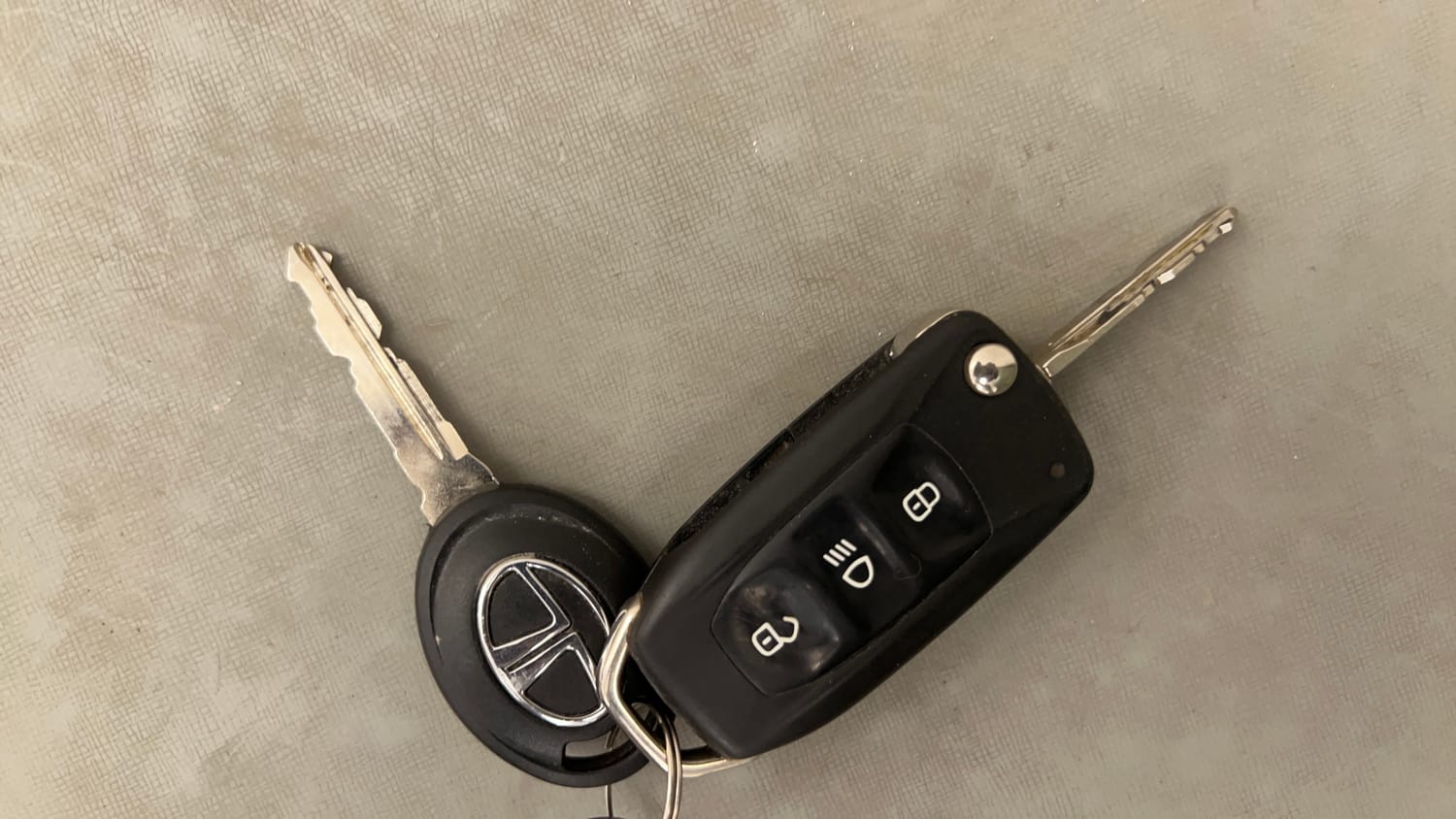 Used 2016 Tata Tiago Revotron XT Petrol Manual extra CAR KEY VIEW
