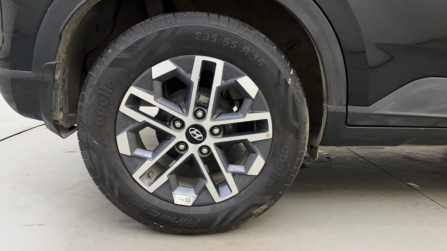 Used 2022 Hyundai Venue SX 1.2 Petrol Petrol Manual tyres RIGHT REAR TYRE RIM VIEW
