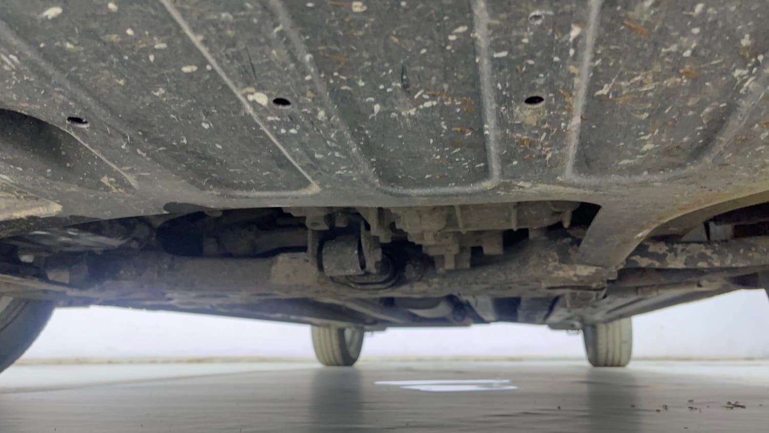 Used 2017 Hyundai Verna SX (O) 1.6 VTVT AT Petrol Automatic extra FRONT LEFT UNDERBODY VIEW