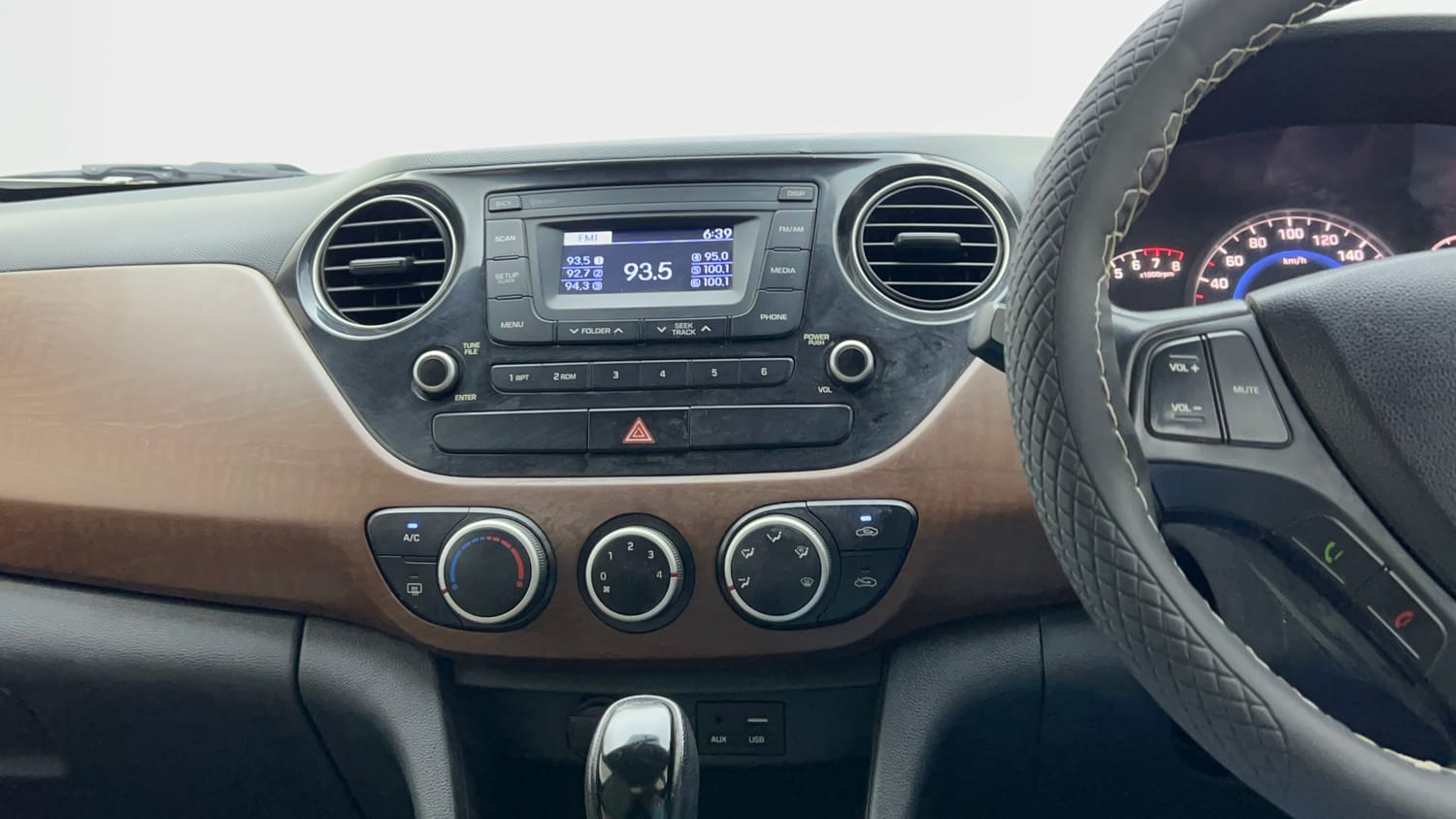 Used 2016 Hyundai Grand i10 Asta AT 1.2 Kappa VTVT (O) Petrol Automatic interior MUSIC SYSTEM & AC CONTROL VIEW