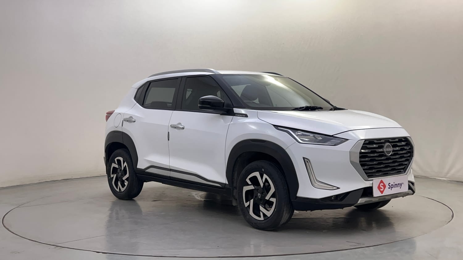 Used 2023 Nissan Magnite XV Petrol Manual exterior RIGHT FRONT CORNER VIEW