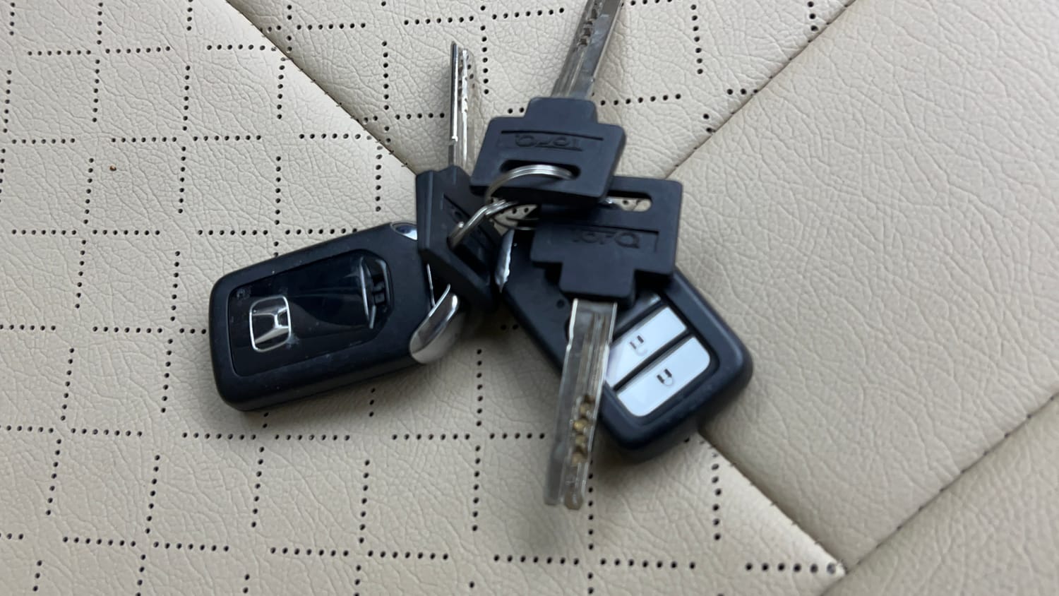 Used 2023 Honda City V Petrol MT Petrol Manual extra CAR KEY VIEW