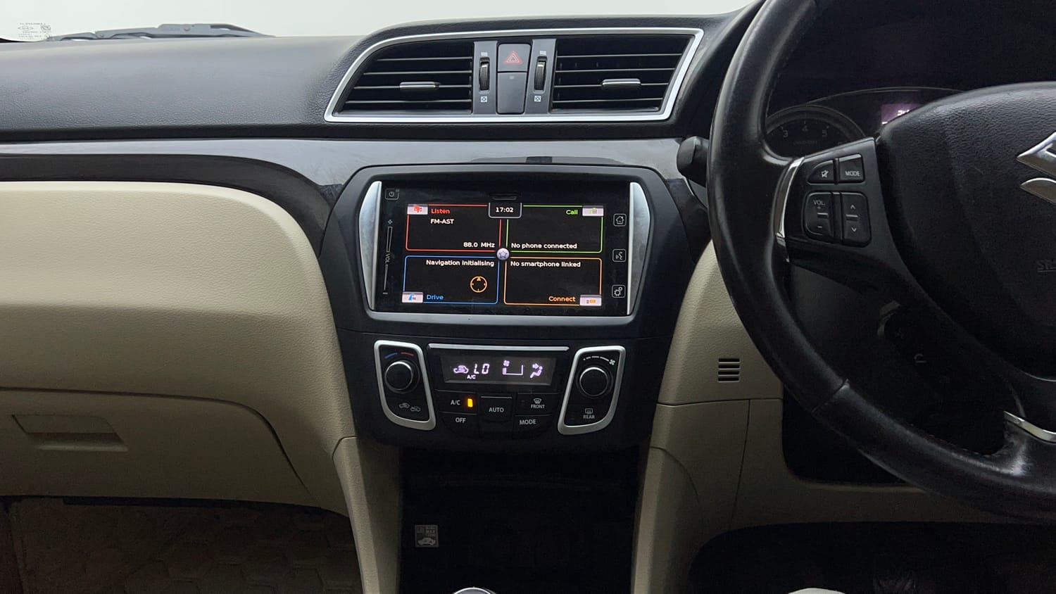 Used 2018 Maruti Suzuki Ciaz Alpha 1.4 MT Petrol Manual interior MUSIC SYSTEM & AC CONTROL VIEW