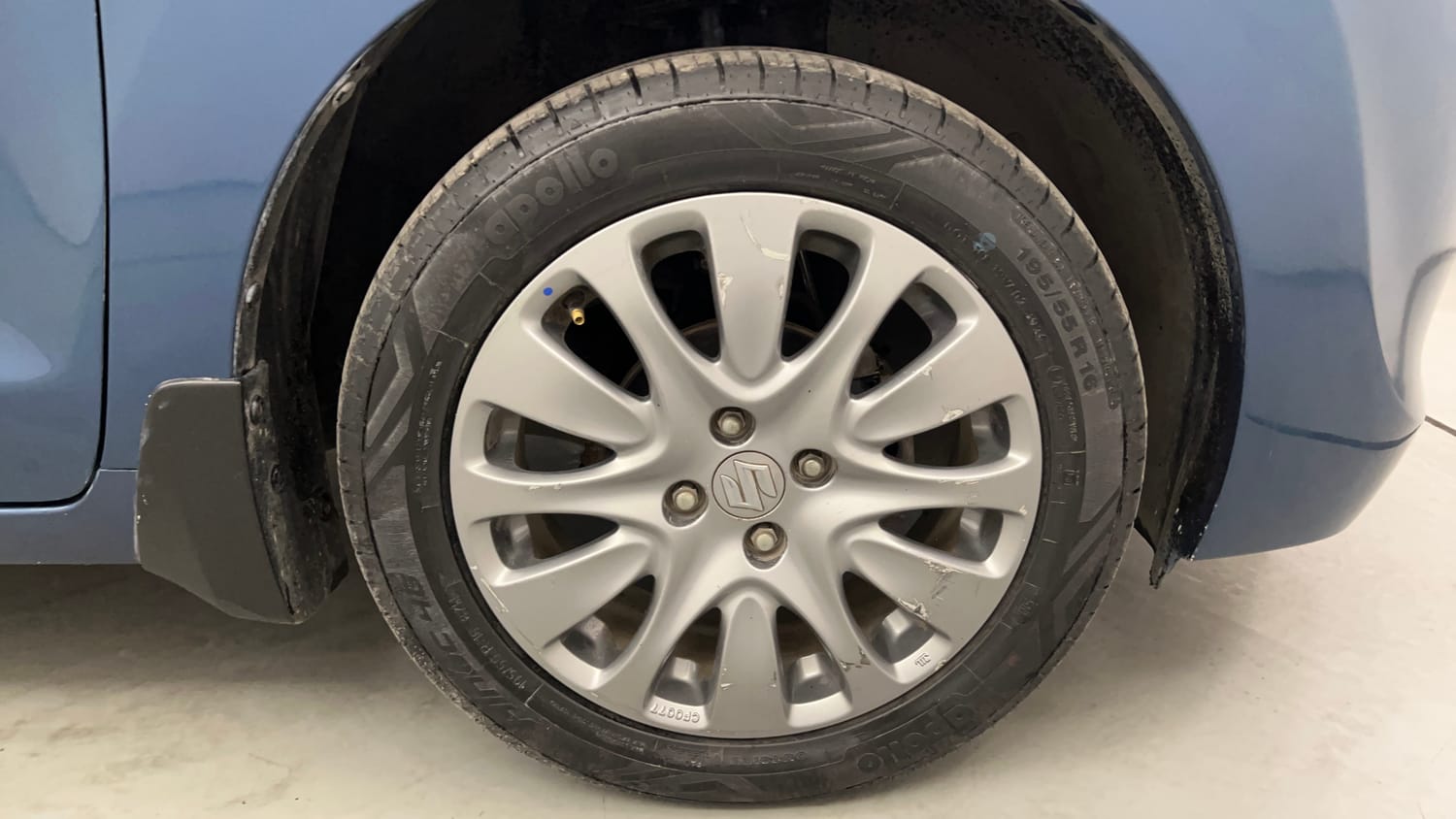 Used 2016 null Petrol Manual tyres RIGHT FRONT TYRE RIM VIEW