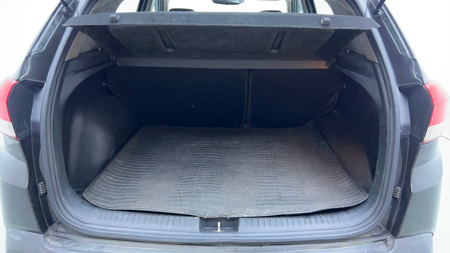 Used 2018 Hyundai Creta SX 1.6 AT Petrol Petrol Automatic interior DICKY INSIDE VIEW