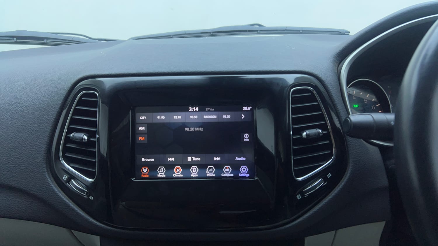 Used 2018 Jeep Compass Limited 1.4 Petrol AT Petrol Automatic top_features Touch screen infotainment system