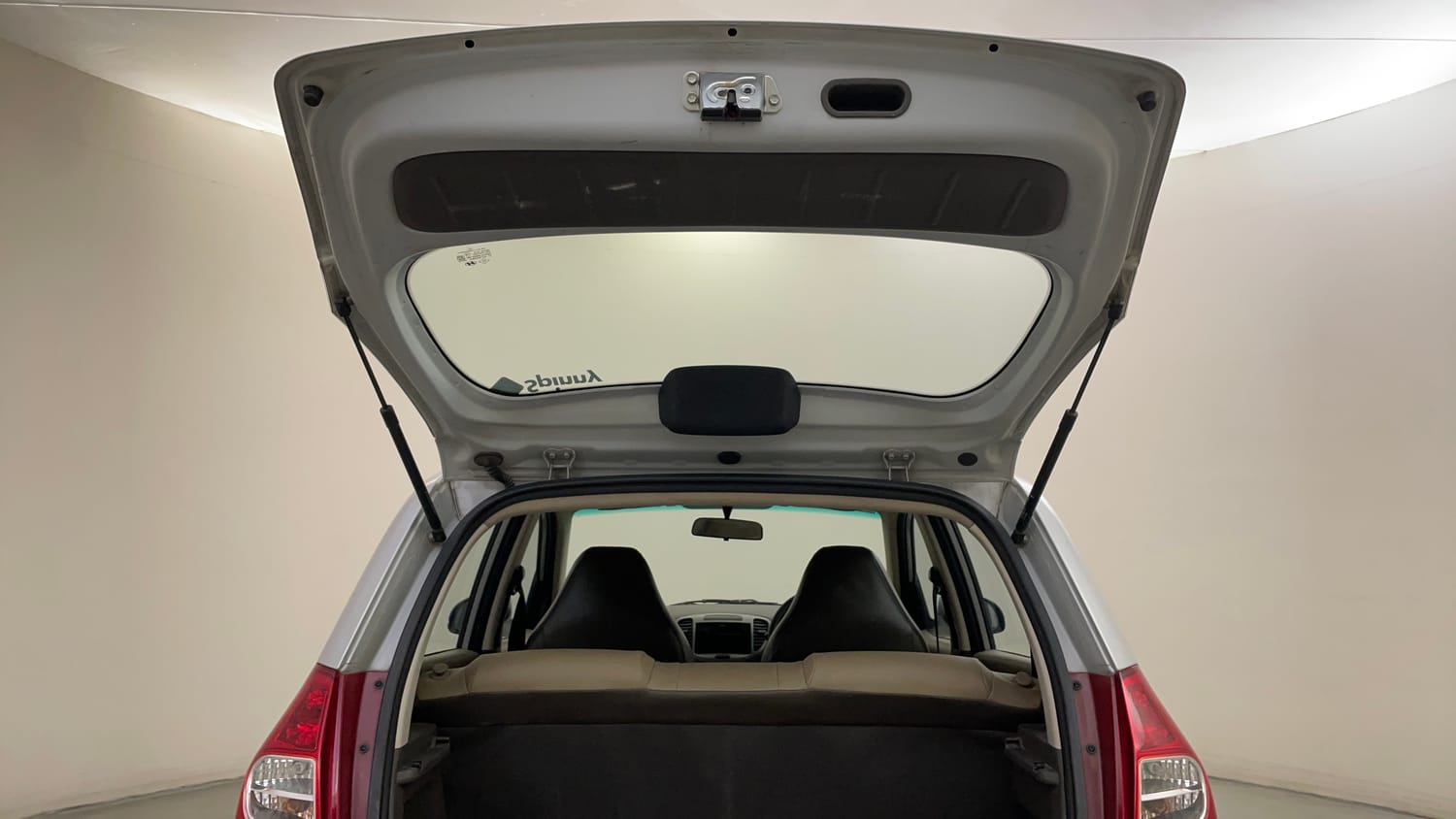 Used 2013 Hyundai i10 Magna 1.2 Kappa2 Petrol Manual interior DICKY DOOR OPEN VIEW