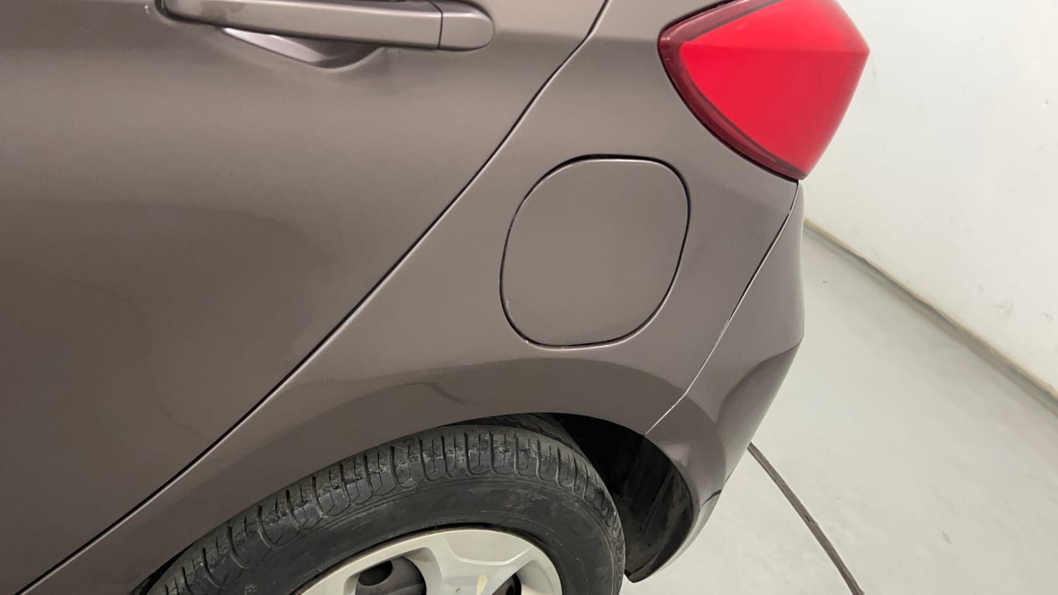 Used 2016 Tata Tiago Revotron XT Petrol Manual dents MINOR SCRATCH