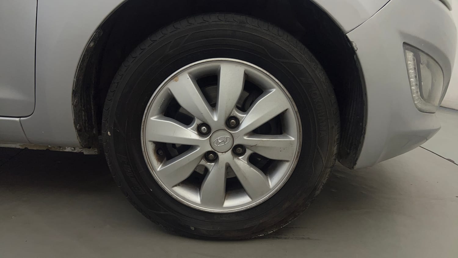 Used 2014 Hyundai i20 Sportz 1.2 Petrol Manual tyres RIGHT FRONT TYRE RIM VIEW