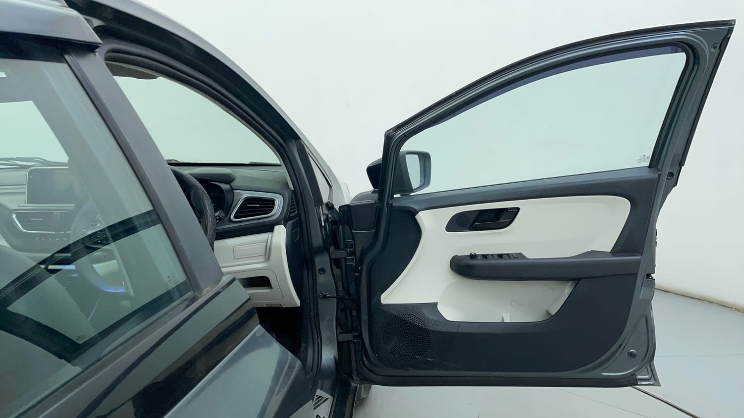 Used 2021 Tata Altroz XM Plus Petrol Petrol Manual interior RIGHT FRONT DOOR OPEN VIEW
