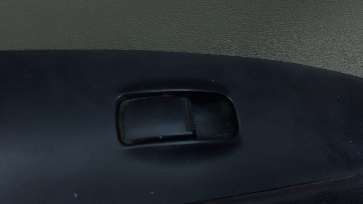 Used 2015 Hyundai i10 Sportz 1.1 iRDE2 Petrol Manual top_features Rear power window