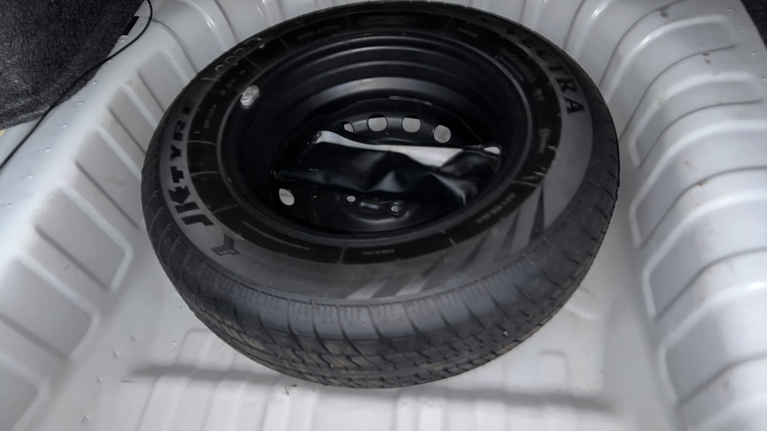Used 2018 Nissan Sunny XV CVT Petrol Automatic tyres SPARE TYRE VIEW