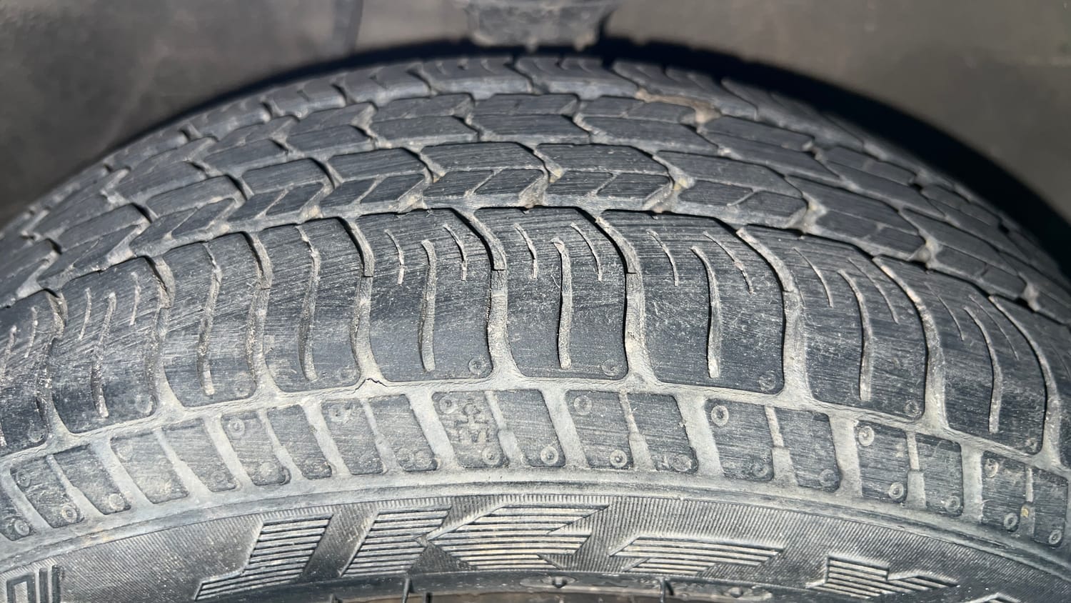 Used 2019 maruti-suzuki Alto K10 VXi (O) AMT Petrol Automatic tyres RIGHT FRONT TYRE TREAD VIEW