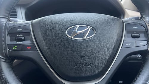 Used 2016 Hyundai Elite i20 Sportz 1.2 Petrol Manual top_features Airbags