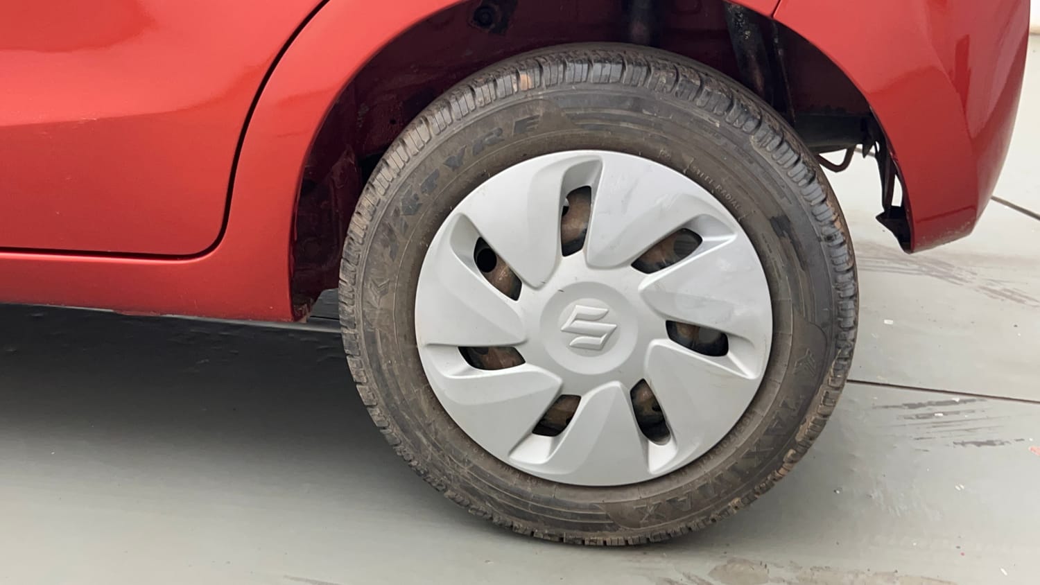 Used 2015 Maruti Suzuki Celerio VXi AMT Petrol Automatic tyres LEFT REAR TYRE RIM VIEW