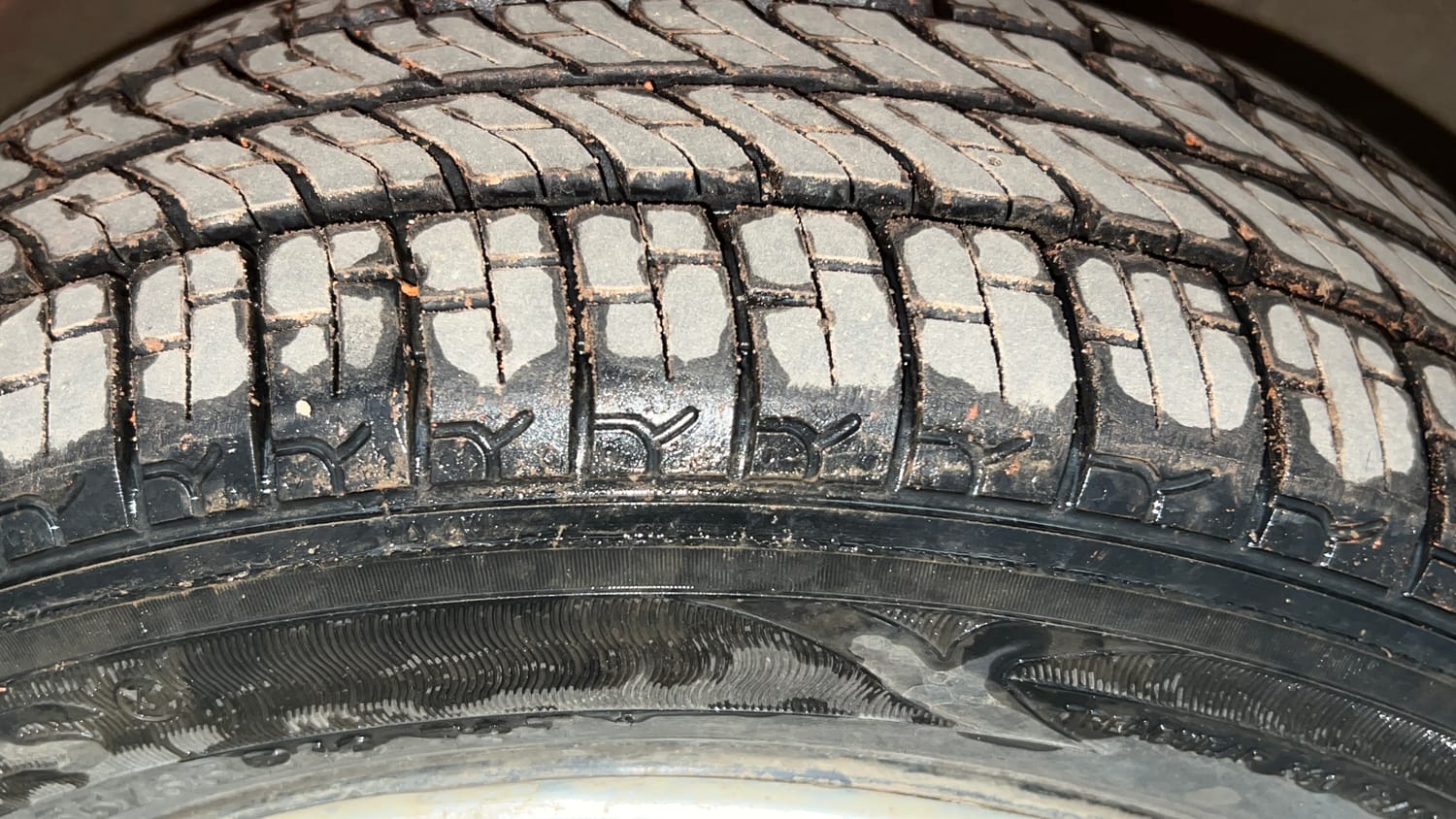 Used 2018 maruti-suzuki Alto K10 VXi (O) AMT Petrol Automatic tyres RIGHT FRONT TYRE TREAD VIEW