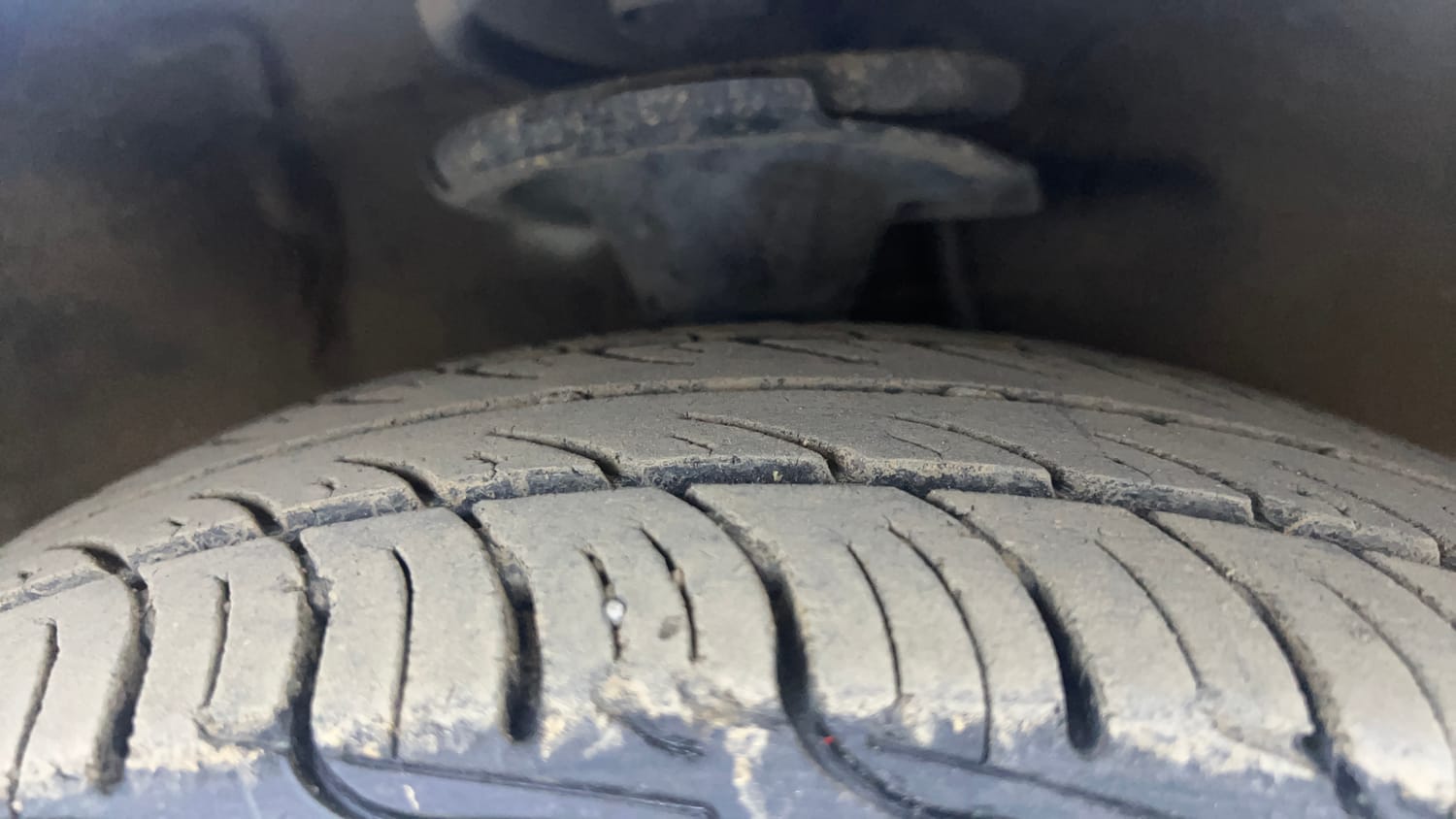 Used 2012 Hyundai i10 Sportz 1.2 AT Kappa2 Petrol Automatic tyres RIGHT FRONT TYRE TREAD VIEW