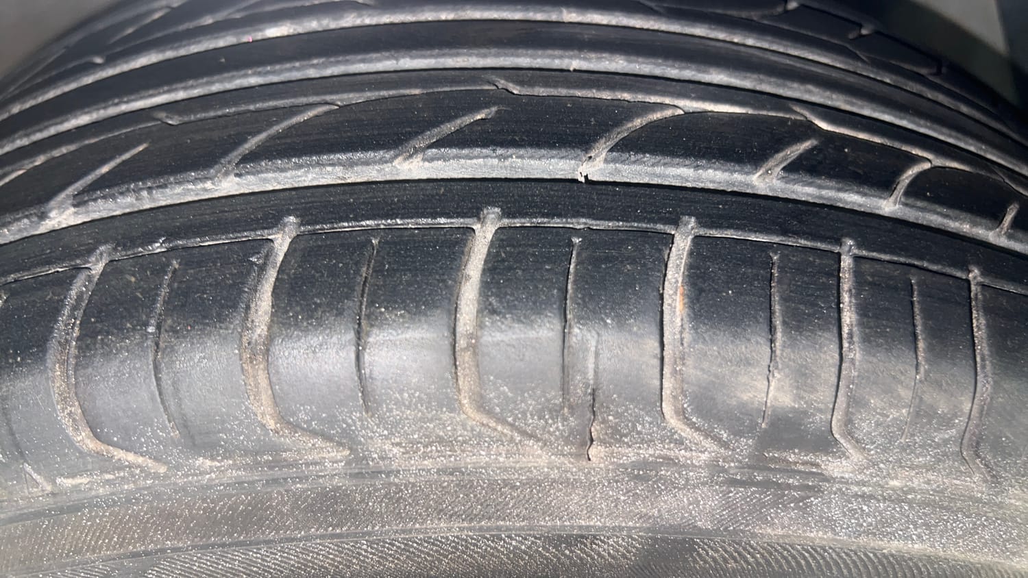 Used 2014 Hyundai i20 Sportz 1.2 Petrol Manual tyres RIGHT FRONT TYRE TREAD VIEW