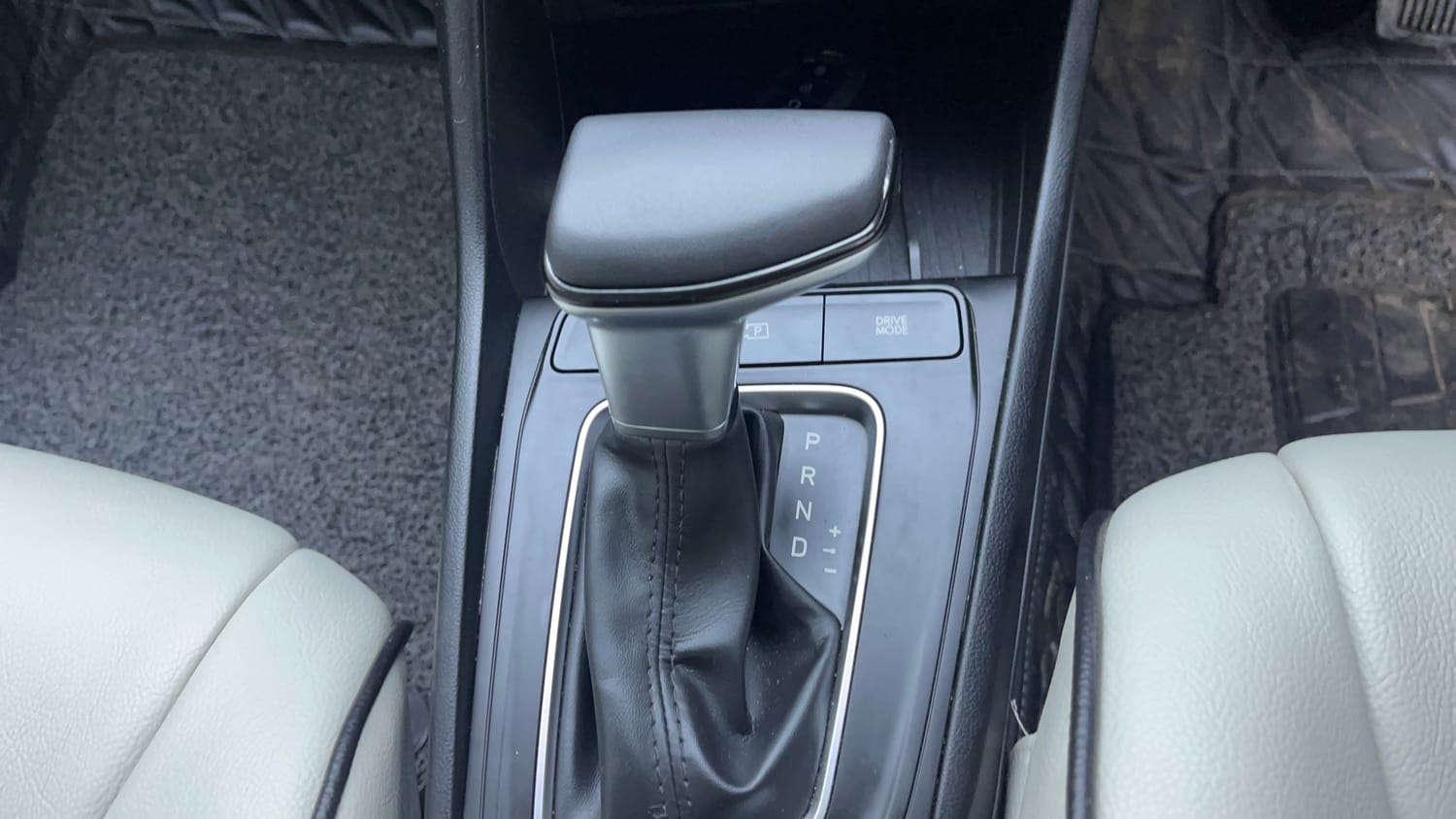Used 2026 Hyundai Verna 1.5 MPi Petrol IVT HX 6 Petrol Automatic interior GEAR  KNOB VIEW