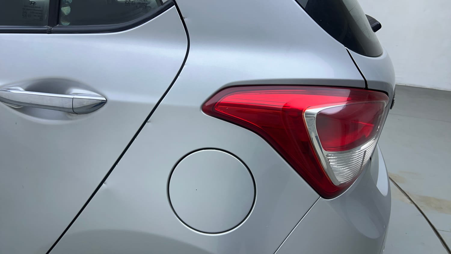 Used 2015 Hyundai Grand i10 Asta AT 1.2 Kappa VTVT Petrol Automatic dents MINOR DENT