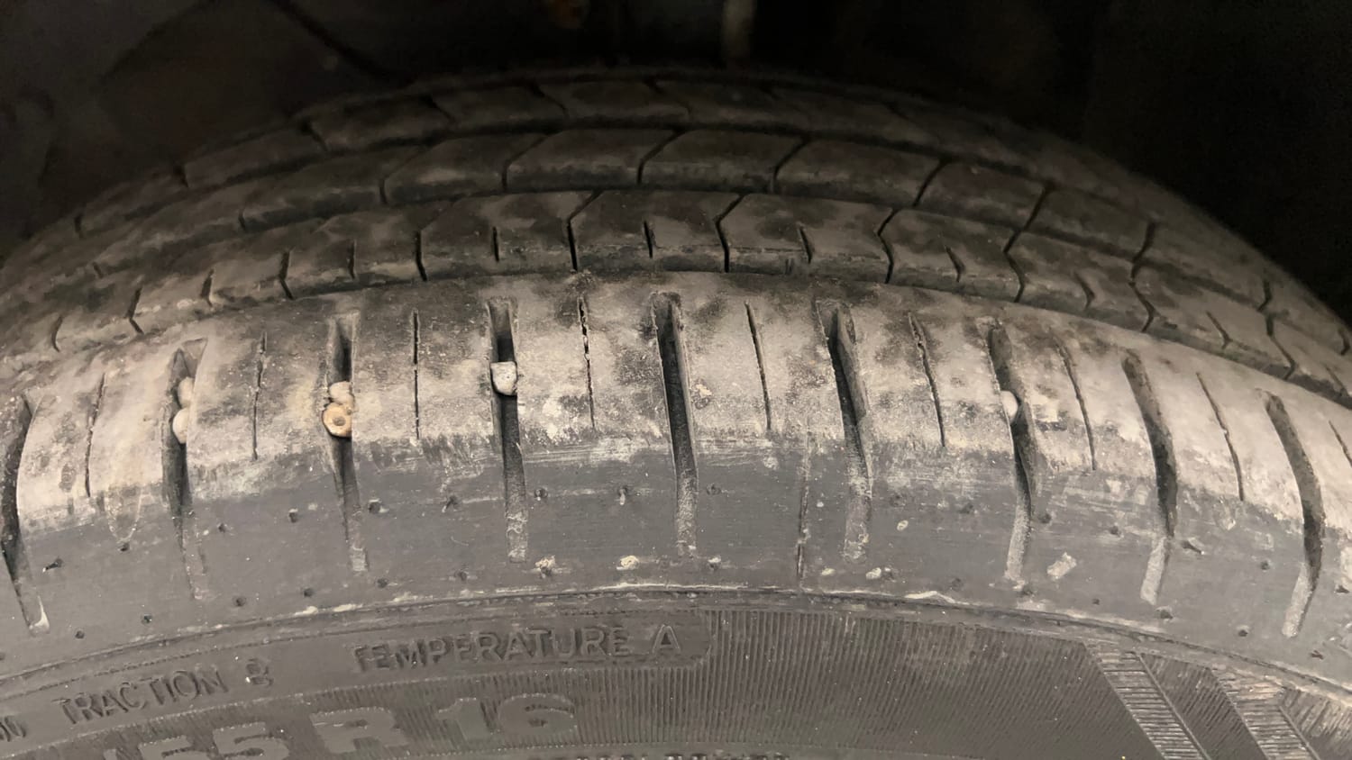 Used 2016 null Petrol Manual tyres LEFT FRONT TYRE TREAD VIEW