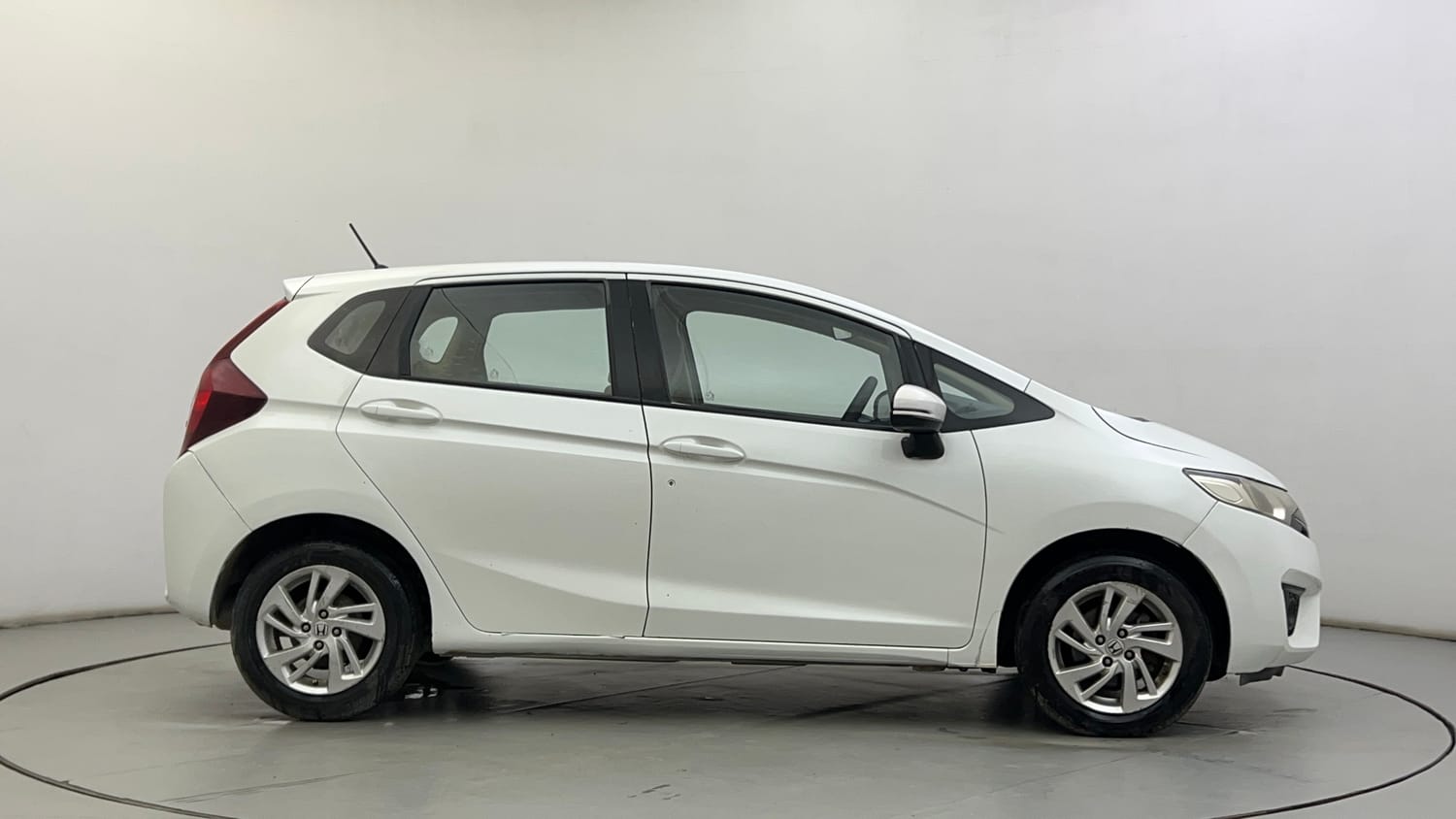 Used 2016 Honda Jazz V Petrol Petrol Manual exterior RIGHT SIDE VIEW