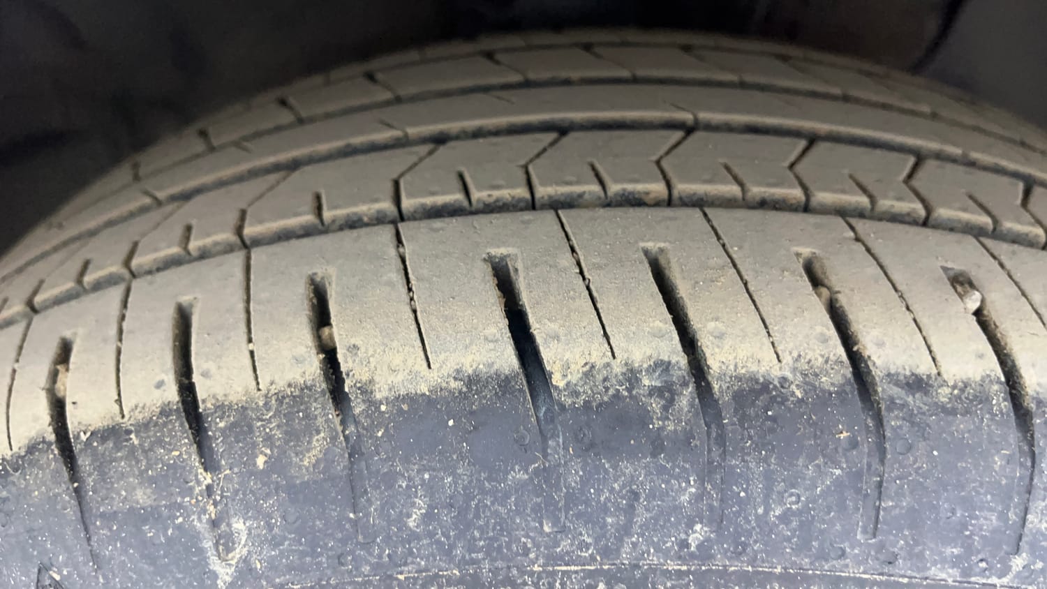 Used 2026 Hyundai Verna 1.5 MPi Petrol IVT HX 6 Petrol Automatic tyres RIGHT FRONT TYRE TREAD VIEW
