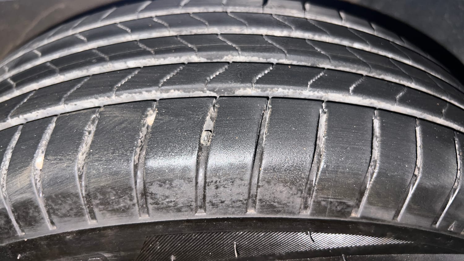 Used 2017 Hyundai Elite i20 Magna Executive 1.2 Petrol Manual tyres RIGHT FRONT TYRE TREAD VIEW