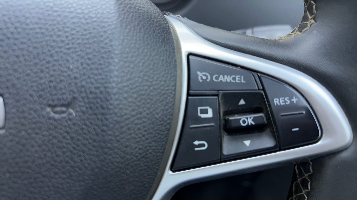 Used 2023 Nissan Magnite XV Premium Turbo Petrol Manual top_features Cruise control