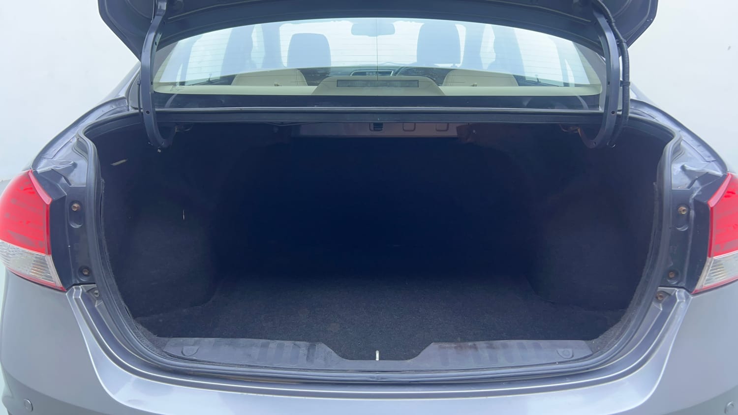 Used 2017 Maruti Suzuki Ciaz Alpha 1.4 AT Petrol Automatic interior DICKY INSIDE VIEW