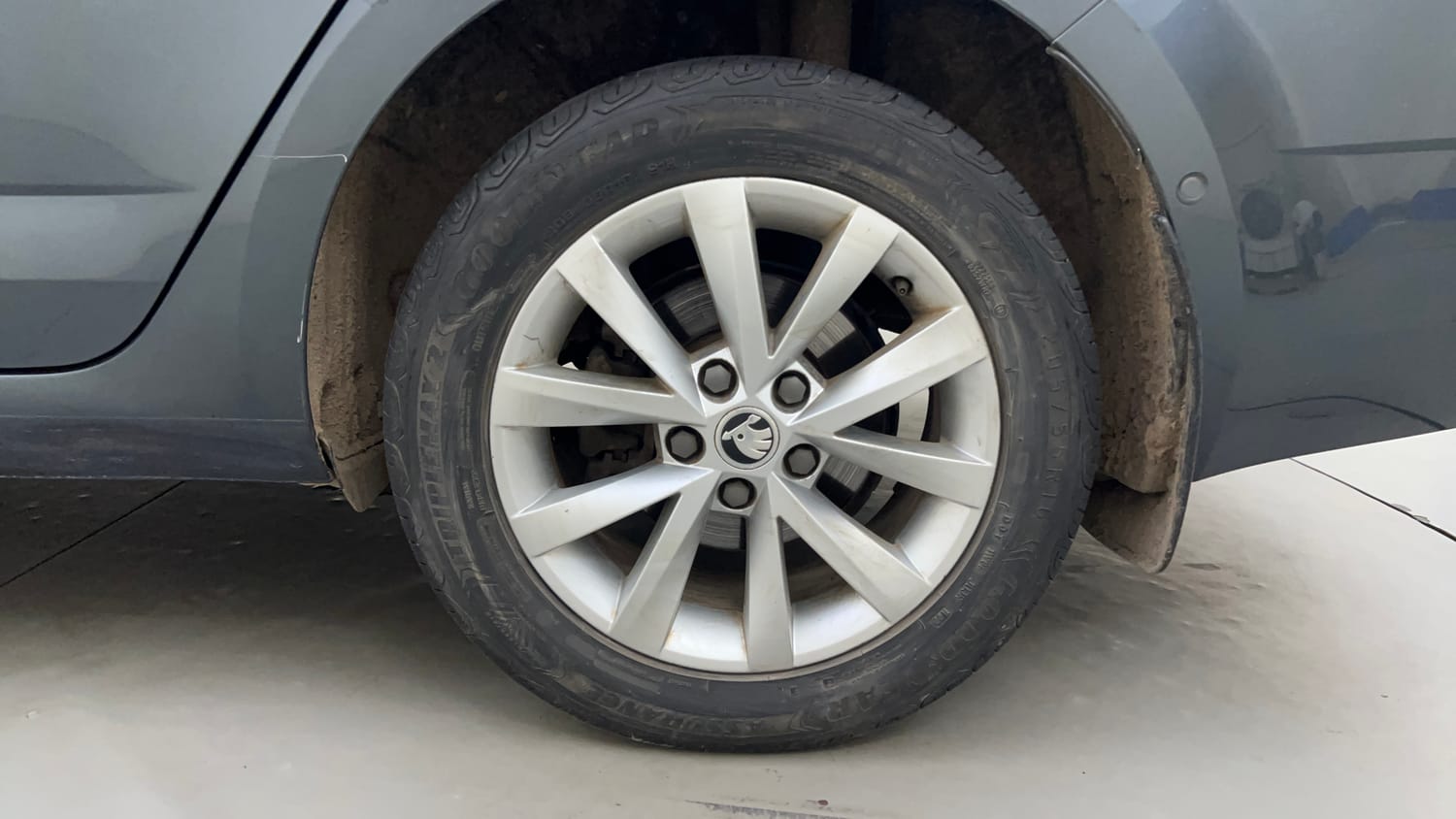 Used 2018 Skoda Octavia 1.8 TSI L&K Petrol Automatic tyres LEFT REAR TYRE RIM VIEW