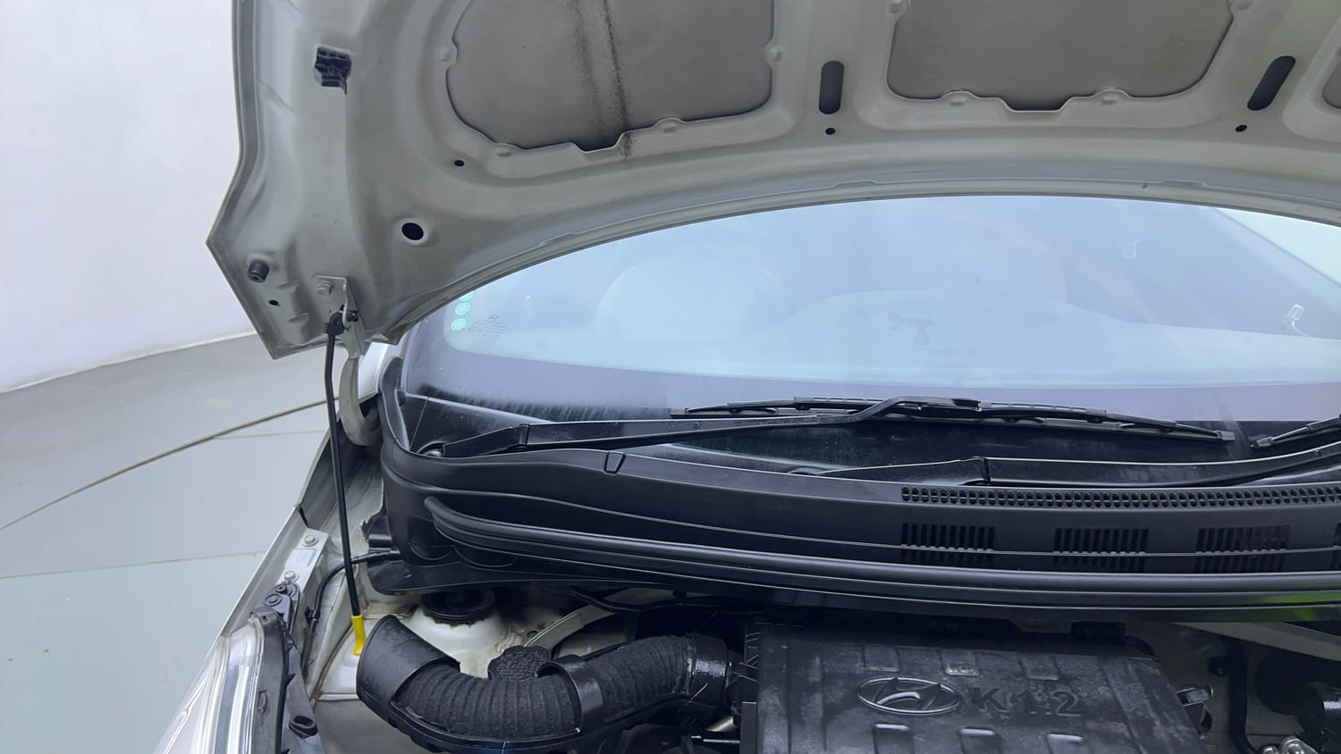 Used 2015 Hyundai Grand i10 Asta AT 1.2 Kappa VTVT Petrol Automatic engine ENGINE RIGHT SIDE HINGE & APRON VIEW
