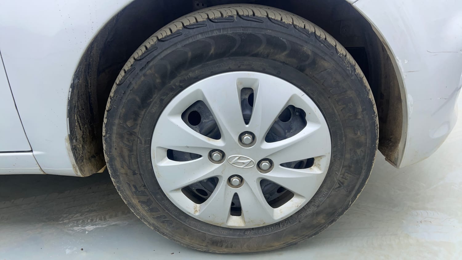 Used 2012 Hyundai i10 Sportz 1.2 AT Kappa2 Petrol Automatic tyres RIGHT FRONT TYRE RIM VIEW