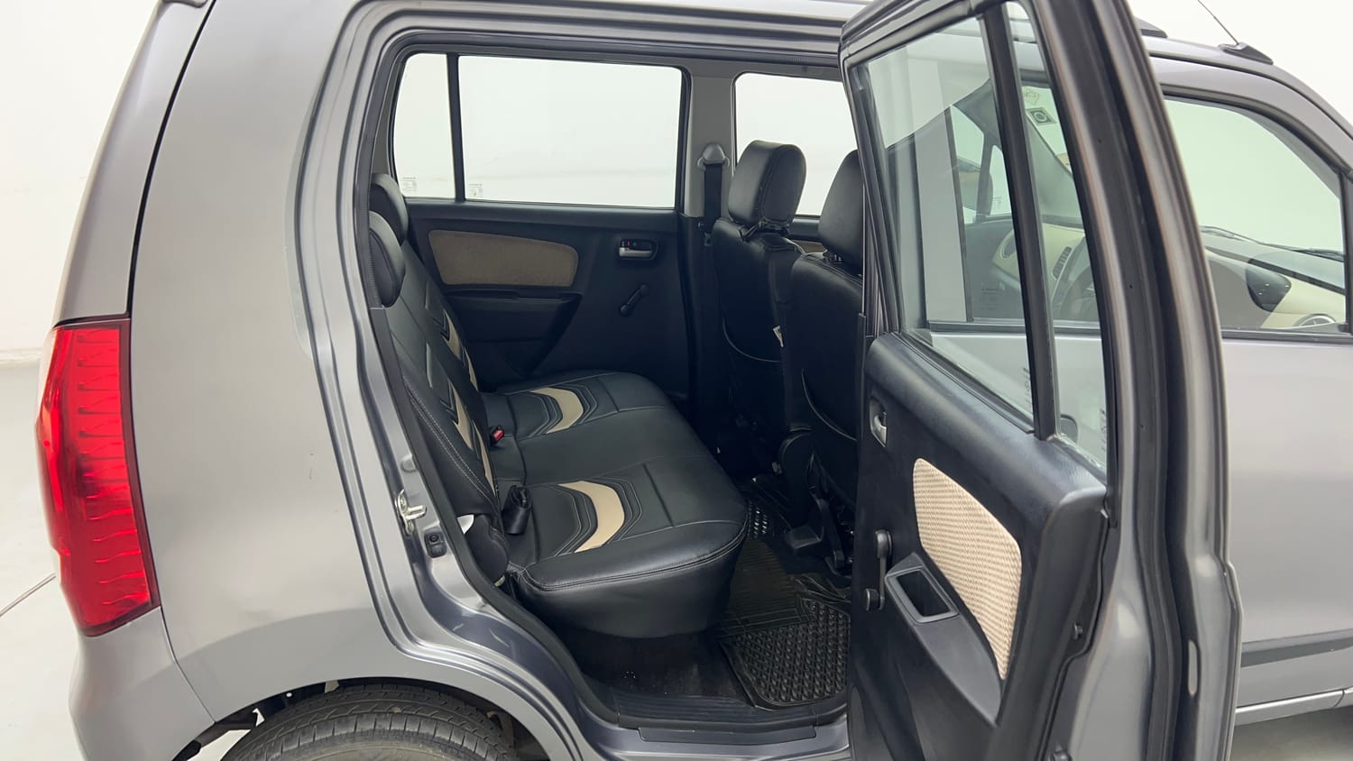 Used 2018 Maruti Suzuki Wagon R LXI CNG Cng Manual interior RIGHT SIDE REAR DOOR CABIN VIEW
