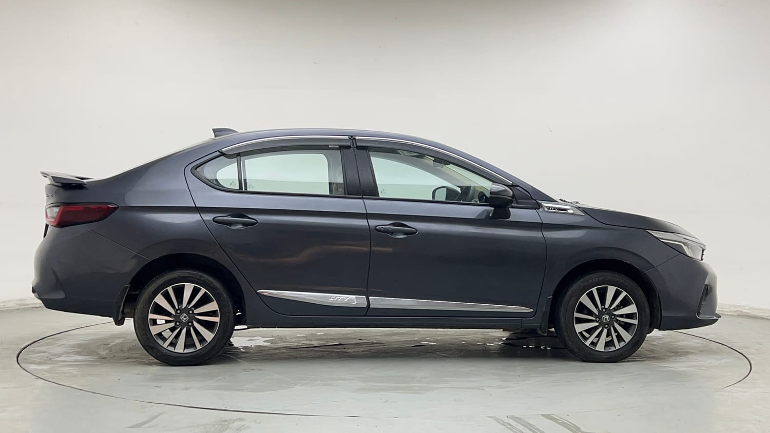 Used 2023 Honda City V Petrol MT Petrol Manual exterior RIGHT SIDE VIEW