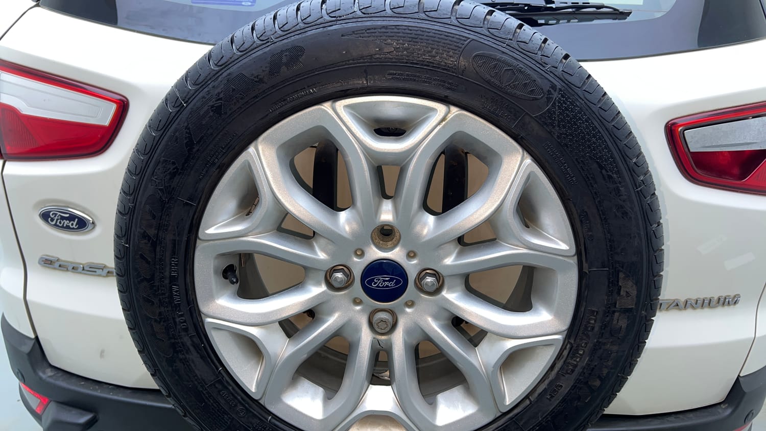 Used 2017 Ford EcoSport Titanium 1.5L Ti-VCT Petrol Manual tyres SPARE TYRE VIEW