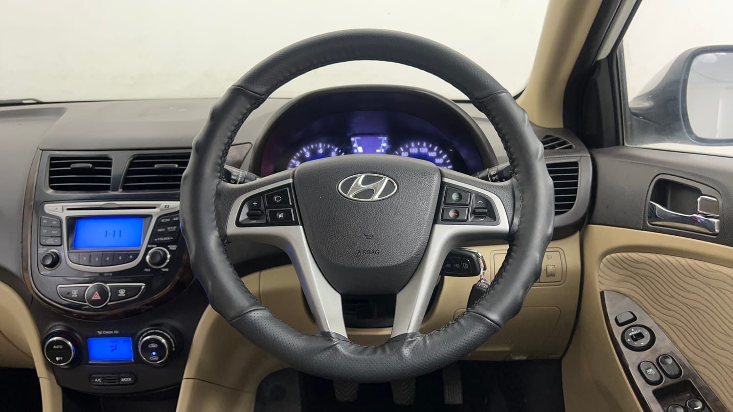 Used 2015 Hyundai Verna Fluidic 1.6 VTVT SX Petrol Manual interior STEERING VIEW