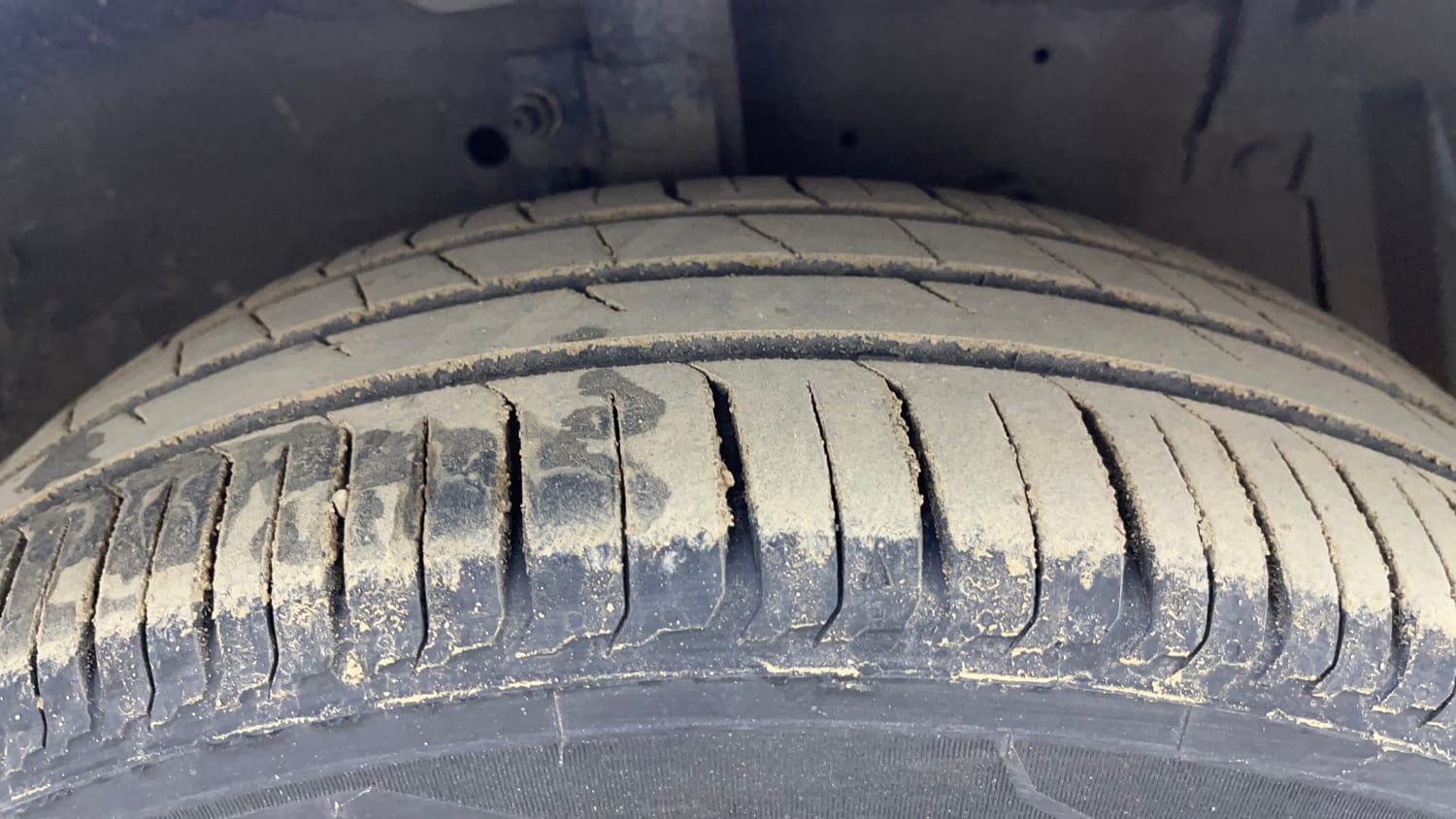 Used 2014 Maruti Suzuki Ertiga Vxi Petrol Manual tyres RIGHT FRONT TYRE TREAD VIEW