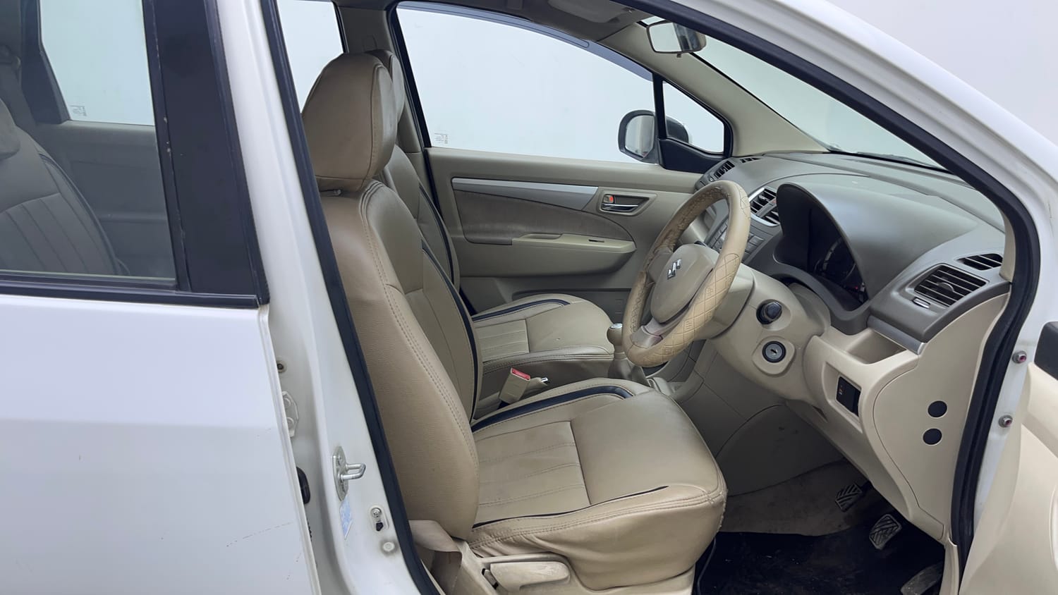 Used 2014 Maruti Suzuki Ertiga Vxi Petrol Manual interior RIGHT SIDE FRONT DOOR CABIN VIEW