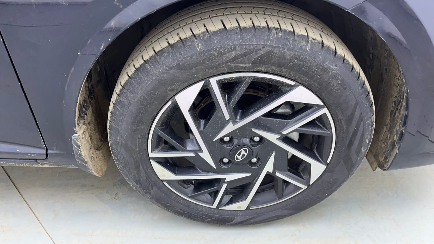 Used 2026 Hyundai Verna 1.5 MPi Petrol IVT HX 6 Petrol Automatic tyres RIGHT FRONT TYRE RIM VIEW
