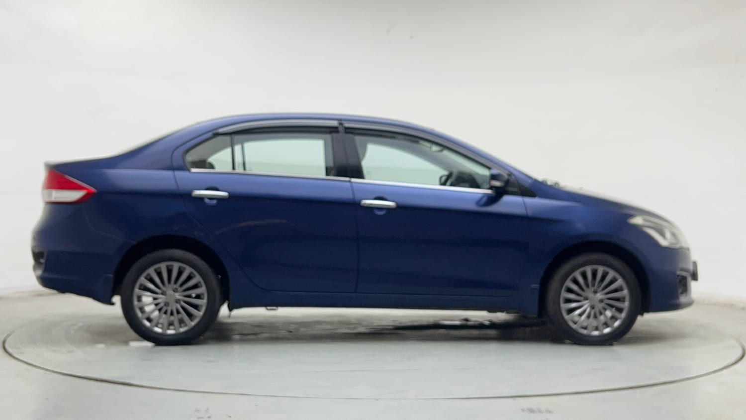 Used 2018 Maruti Suzuki Ciaz Alpha 1.4 MT Petrol Manual exterior RIGHT SIDE VIEW