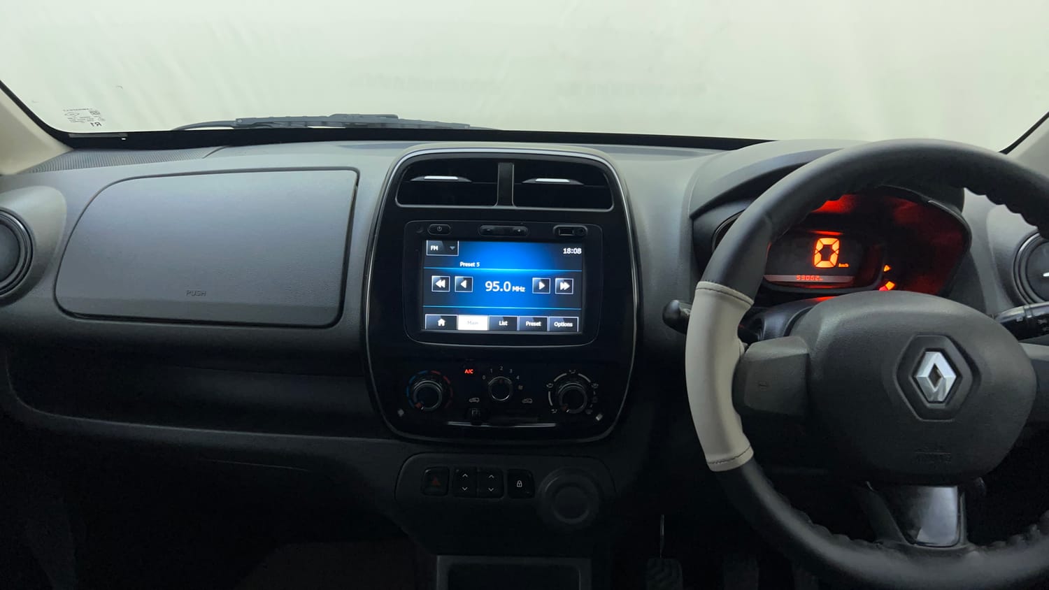 Used 2016 Renault Kwid RXT Petrol Manual interior MUSIC SYSTEM & AC CONTROL VIEW