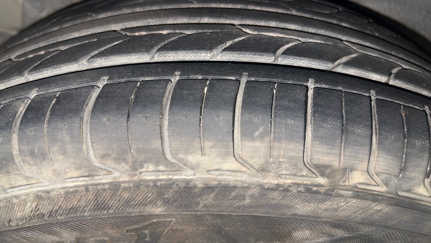 Used 2014 Hyundai i20 Sportz 1.2 Petrol Manual tyres RIGHT REAR TYRE TREAD VIEW