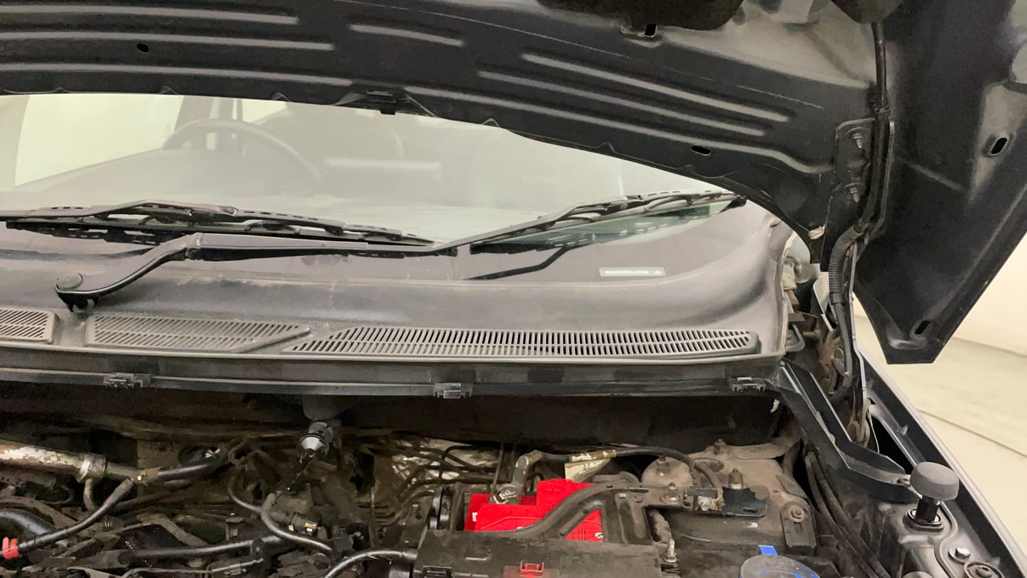 Used 2018 Ford EcoSport Titanium 1.5L TDCi Diesel Manual engine ENGINE LEFT SIDE HINGE & APRON VIEW