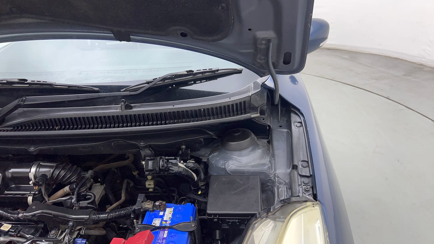 Used 2017 Maruti Suzuki Baleno Delta 1.2 Petrol Manual engine ENGINE LEFT SIDE HINGE & APRON VIEW