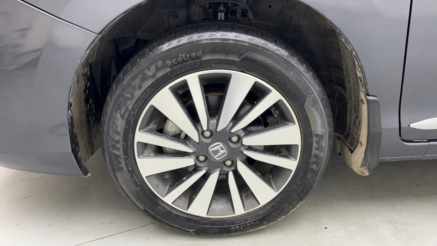 Used 2023 Honda City V Petrol MT Petrol Manual tyres LEFT FRONT TYRE RIM VIEW