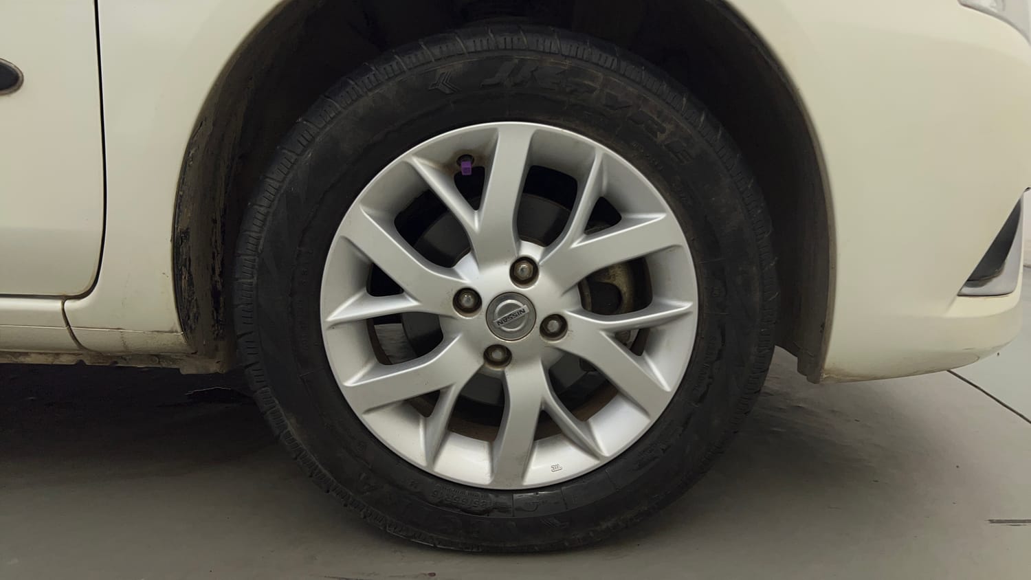 Used 2018 Nissan Sunny XV CVT Petrol Automatic tyres RIGHT FRONT TYRE RIM VIEW