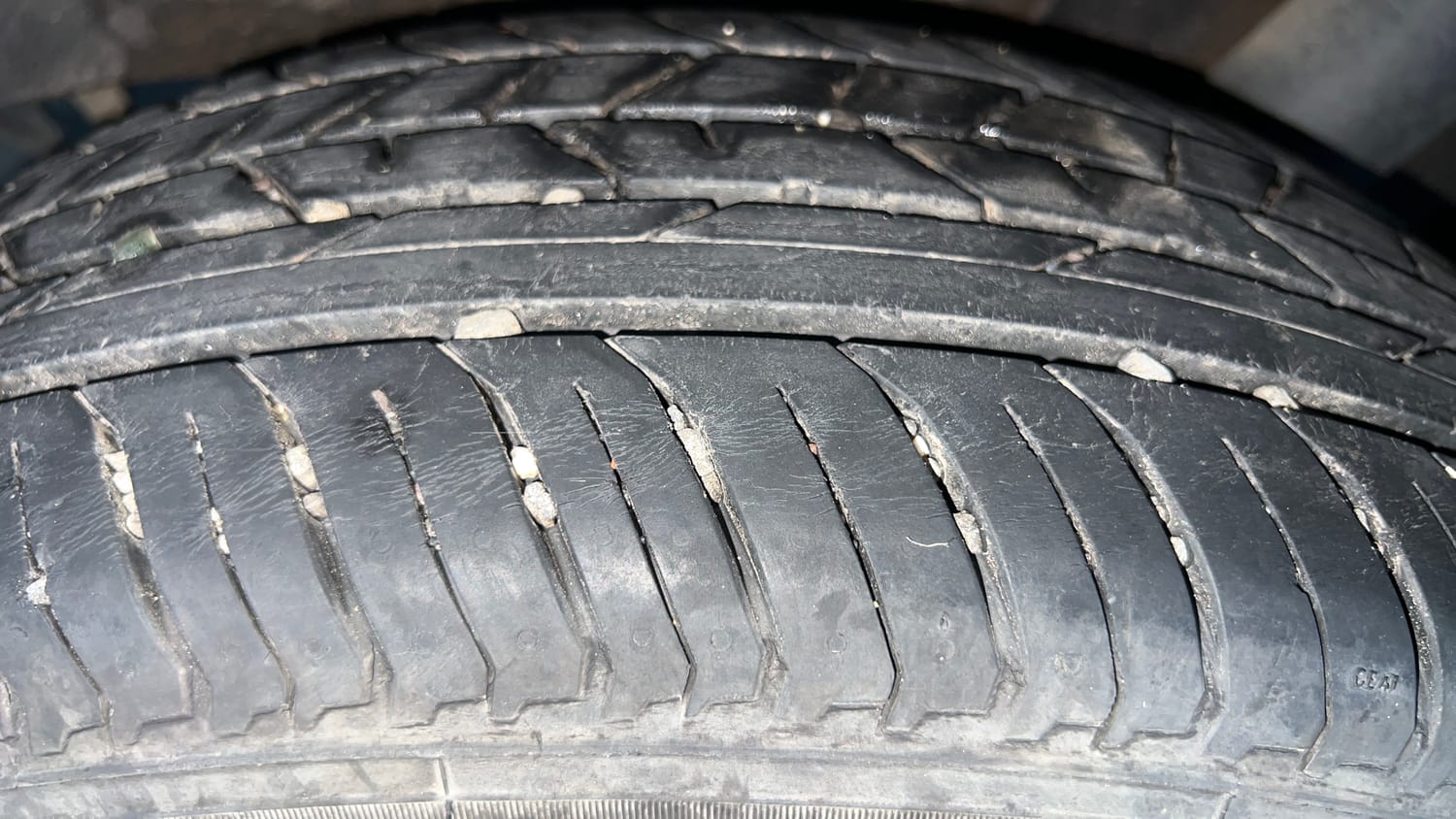 Used 2023 Nissan Magnite XV Premium Turbo Petrol Manual tyres LEFT REAR TYRE TREAD VIEW