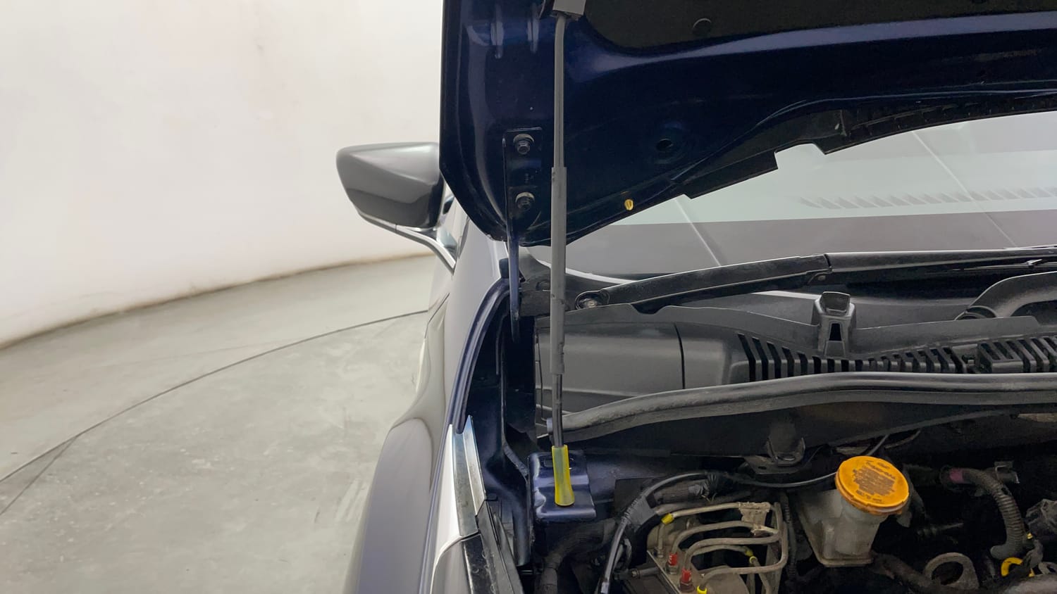 Used 2023 Tata Altroz XZ Plus Petrol Petrol Manual engine ENGINE RIGHT SIDE HINGE & APRON VIEW